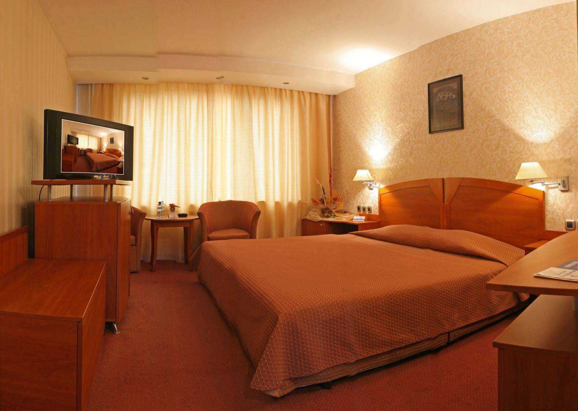 Grand Hotel Shumen Dış mekan fotoğraf